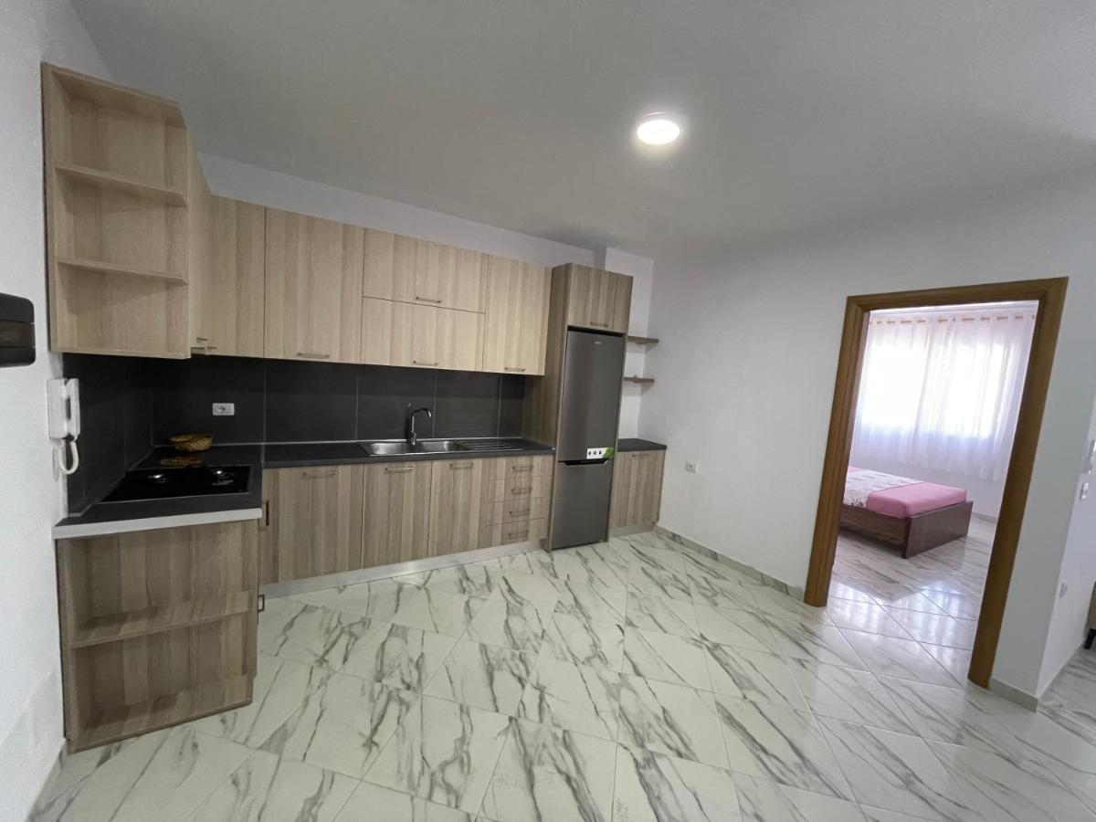 E.I.R Apartments Vlorë Esterno foto