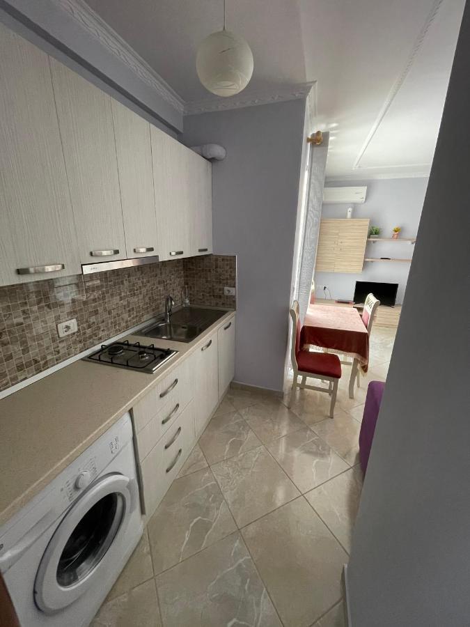 E.I.R Apartments Vlorë Esterno foto