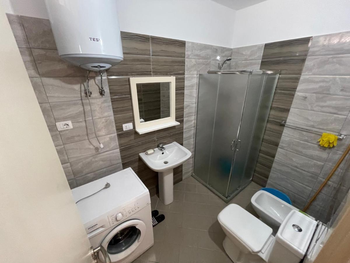 E.I.R Apartments Vlorë Esterno foto