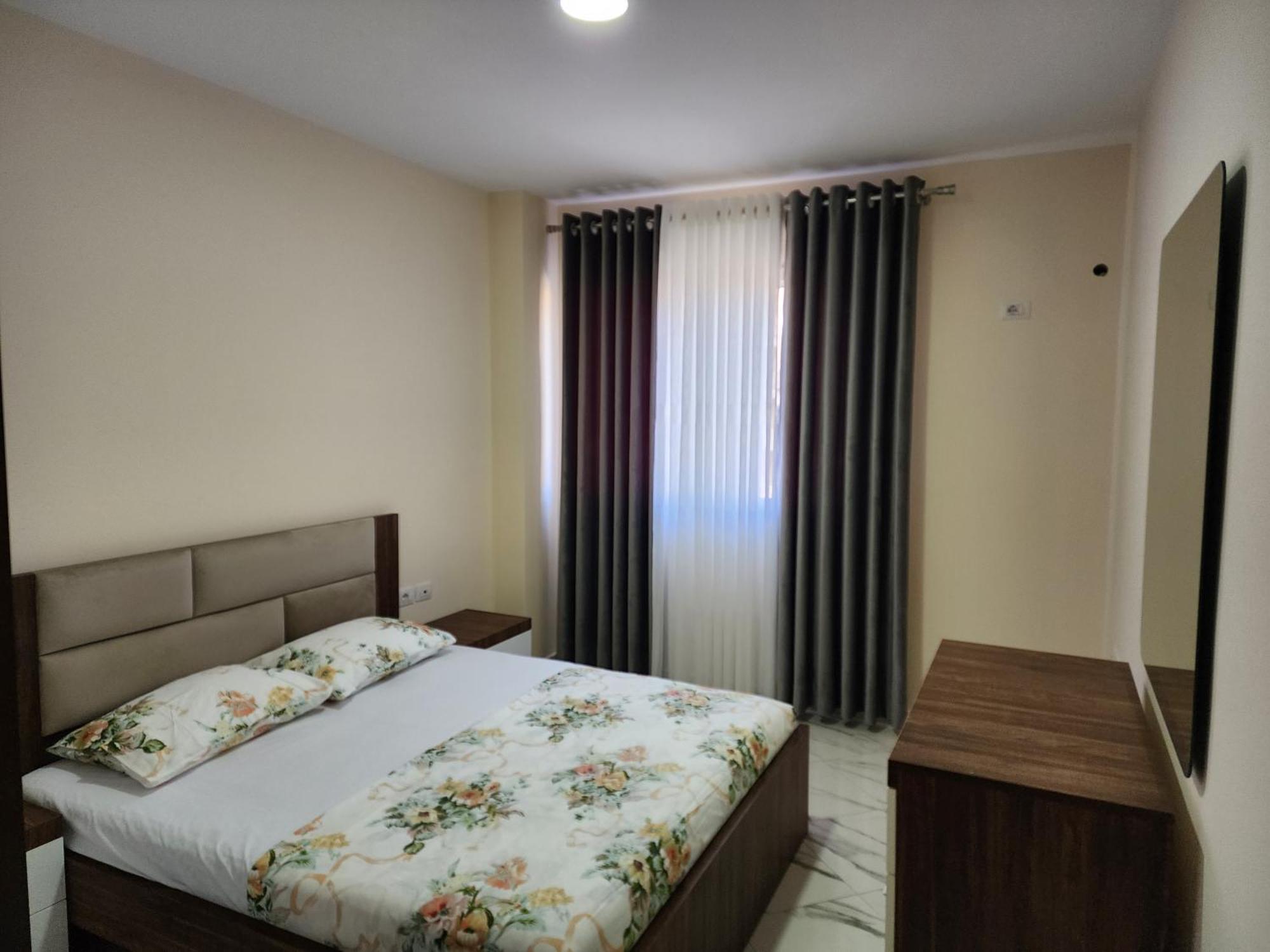 E.I.R Apartments Vlorë Esterno foto