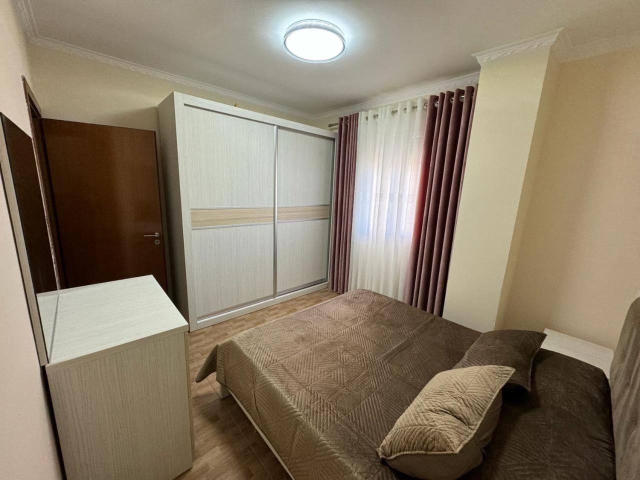 E.I.R Apartments Vlorë Esterno foto