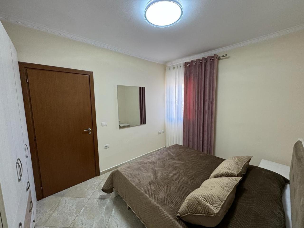 E.I.R Apartments Vlorë Esterno foto